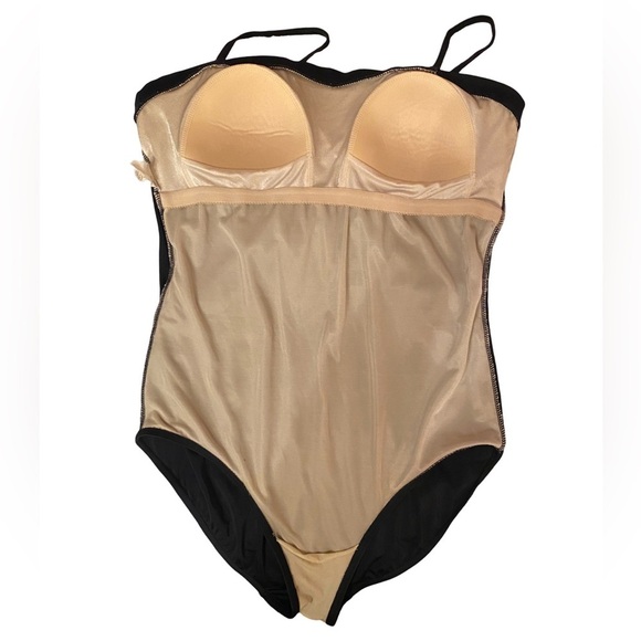 Ladies 1 PC Swimsuit W/Bandeau Neckline & Asymmetrical Bodice Hem BLK/WHT SZ 14 - Picture 7 of 9